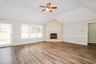 8731 Oak Trail Ln in Cordova, TN - Building Photo - Building Photo