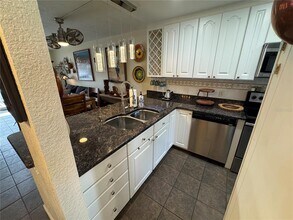 1400 Tarpon Center Dr in Venice, FL - Foto de edificio - Building Photo