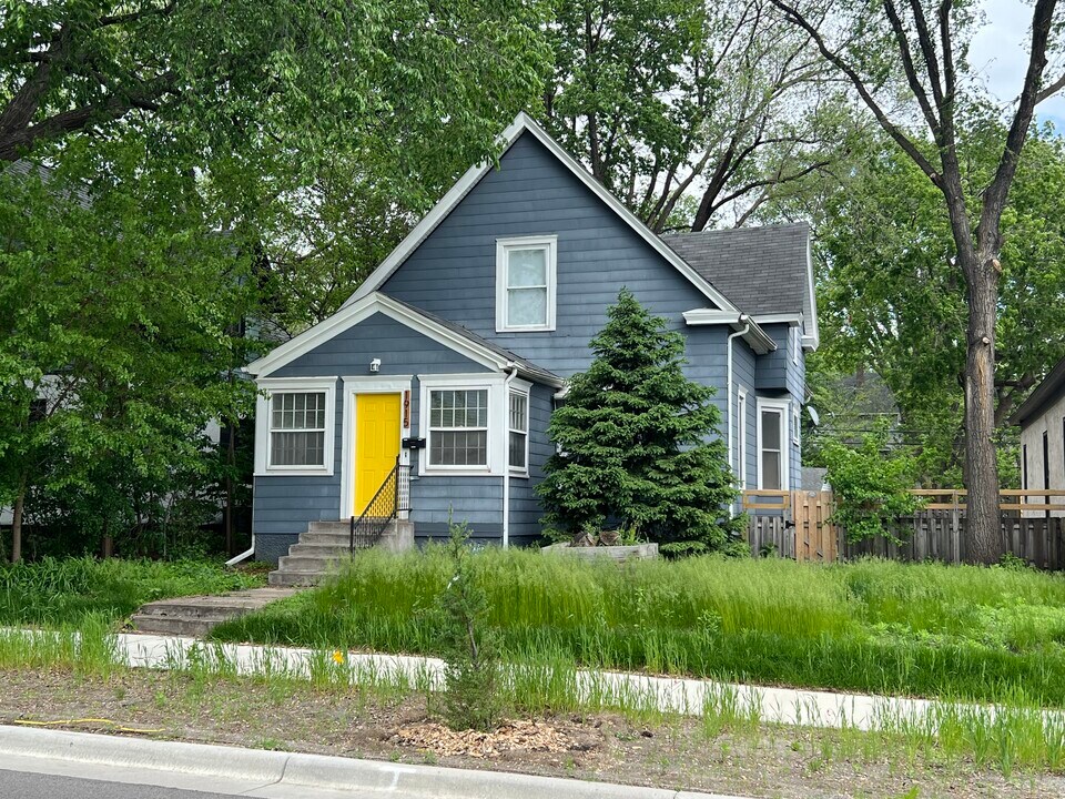 1915 Johnson St NE, Unit Apt 2 in Minneapolis, MN - Building Photo