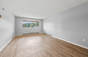 Pembrooke Court Apartments in Manchester, CT - Building Photo - Building Photo