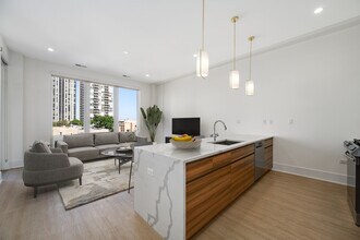 159 W North Ave in Chicago, IL - Building Photo - Building Photo