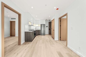 42-51-62 Hunter St in Queens, NY - Building Photo - Building Photo