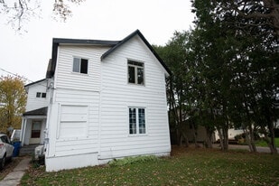 82 Taylor Ave in Chatham, ON - Building Photo