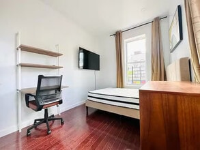 Crown Heights Room, HDTV, 24 min to Manhattan #537, Unit 2R in Brooklyn, NY - Foto de edificio - Building Photo