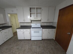 831 Grant in Clay Center, KS - Building Photo - Building Photo