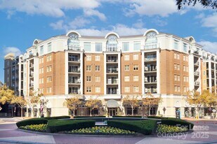 4625 Piedmont Row Dr in Charlotte, NC - Building Photo