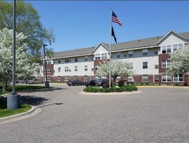 Silver Lake Pointe Senior Apartments (62+) in Mounds View, MN - Building Photo