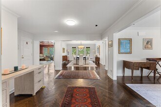 40 Meadow Rd in Scarsdale, NY - Building Photo - Building Photo