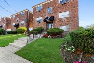 296 Eastern Pkwy in Irvington, NJ - Building Photo - Building Photo