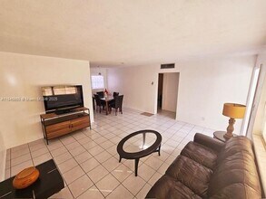 5112 Hollywood Blvd in Hollywood, FL - Building Photo - Building Photo