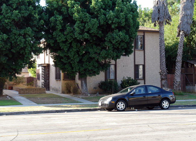 622 W Queen St in Inglewood, CA - Building Photo - Building Photo