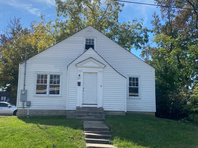 607 W Freeman St in Carbondale, IL - Building Photo - Building Photo