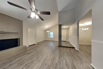 9606 Yearling Cir in Houston, TX - Foto de edificio - Building Photo