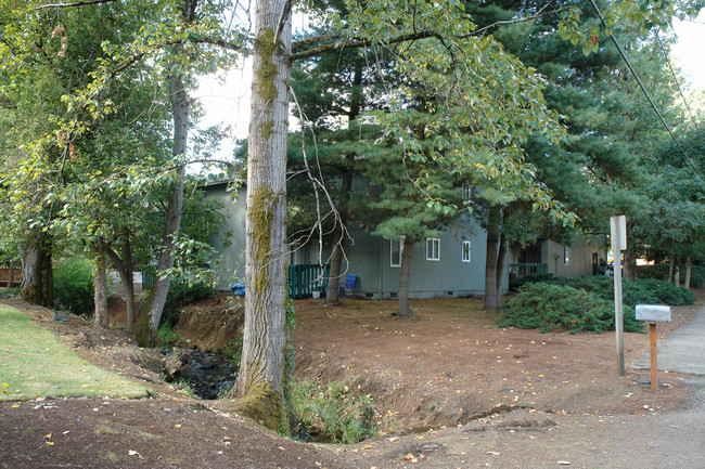 Clark Creek Apartments in Salem, OR - Building Photo - Building Photo