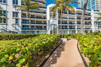 16711 Collins Ave in North Miami Beach, FL - Building Photo - Building Photo