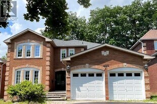492 Palmtree Crescent in Oshawa, ON - Building Photo
