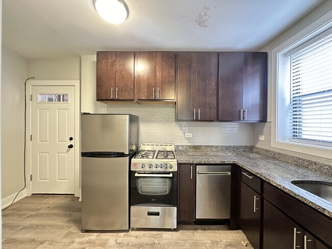 436 W Belden Ave in Chicago, IL - Building Photo - Building Photo