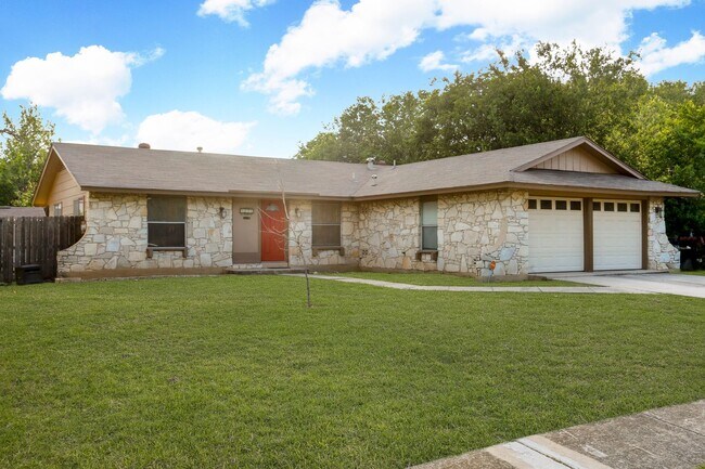 8226 Creekline Dr in Converse, TX - Building Photo - Building Photo