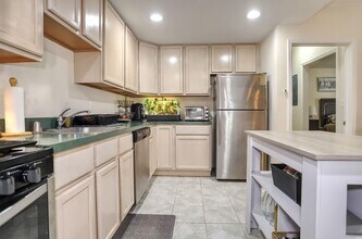 217-219-219 Clinton St in Hoboken, NJ - Building Photo - Building Photo