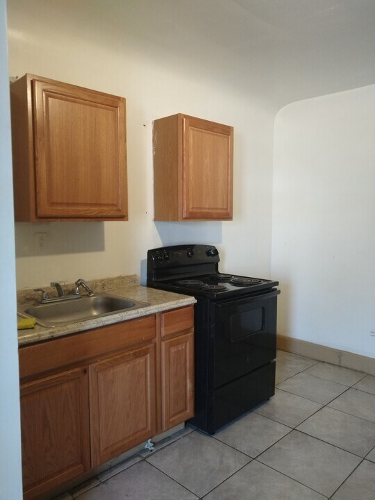 348 Amherst St in East Orange, NJ - Building Photo