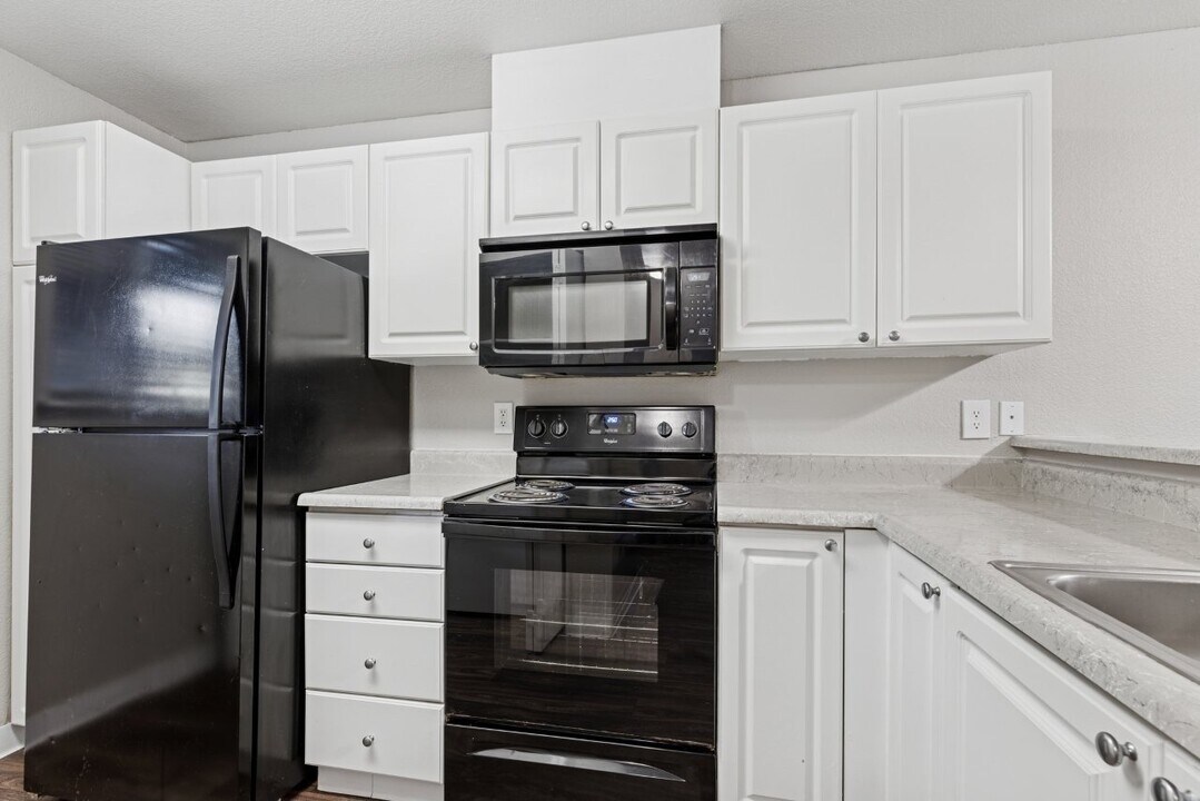 Saratoga in Everett, WA - Building Photo