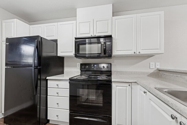Saratoga in Everett, WA - Building Photo - Building Photo