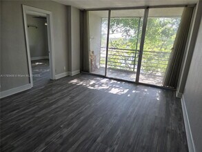 119 Royal Pk Dr in Oakland Park, FL - Building Photo - Building Photo