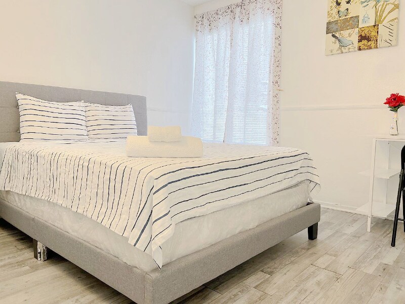 4594 Vía Torino in Las Vegas, NV - Building Photo
