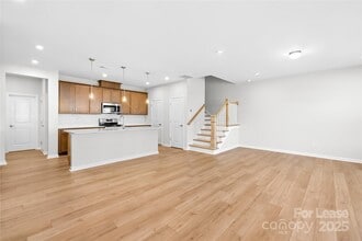 5676 Clear Creek Ln in Charlotte, NC - Building Photo - Building Photo