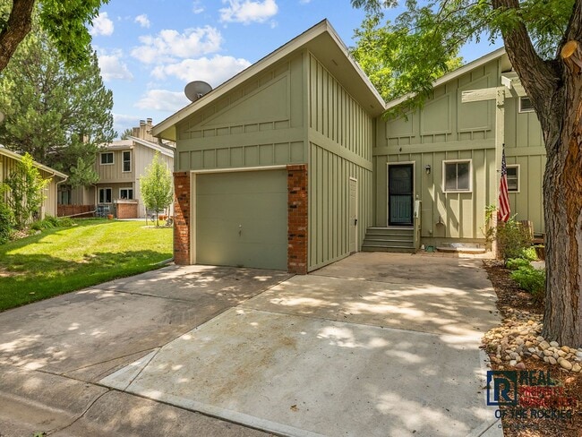 3005 Regatta Ln