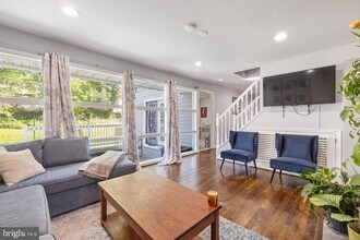 5734 Crawford Dr in Rockville, MD - Building Photo - Building Photo