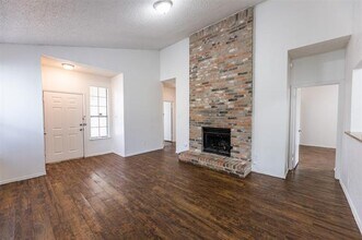 10328 Woodleaf Dr in Dallas, TX - Building Photo - Building Photo