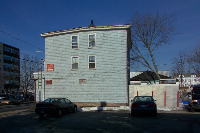 462 2nd St in Fall River, MA - Building Photo - Building Photo