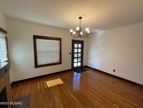 1041 E Grant Rd in Tucson, AZ - Building Photo - Building Photo