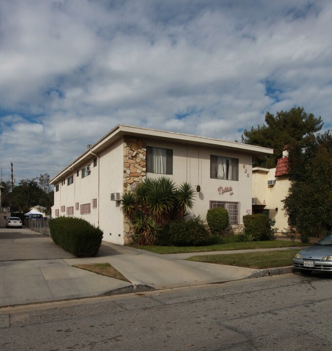 Nelleta Apartments in Glendale, CA - Foto de edificio