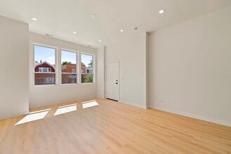 521 N Lawndale Ave, Unit 1 in Chicago, IL - Foto de edificio - Building Photo