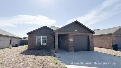 2413 N Ave O in Lubbock, TX - Foto de edificio - Building Photo