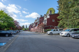 Regentwood Condominiums in Bothell, WA - Foto de edificio - Building Photo