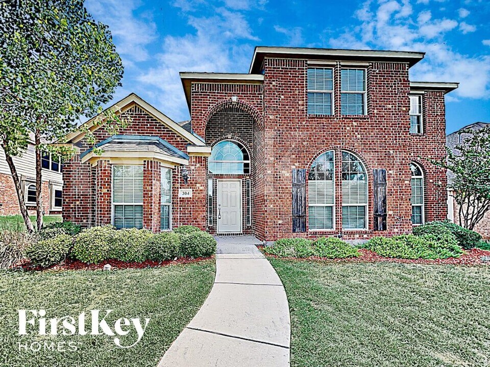 304 Wisteria Way in Red Oak, TX - Building Photo