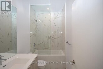 10 Honeycrisp Cres in Vaughan, ON - Building Photo - Building Photo