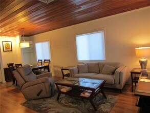 421 Riviera St in Venice, FL - Foto de edificio - Building Photo