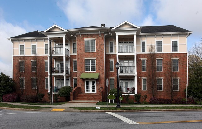 Fountain View in Greensboro, NC - Building Photo - Building Photo