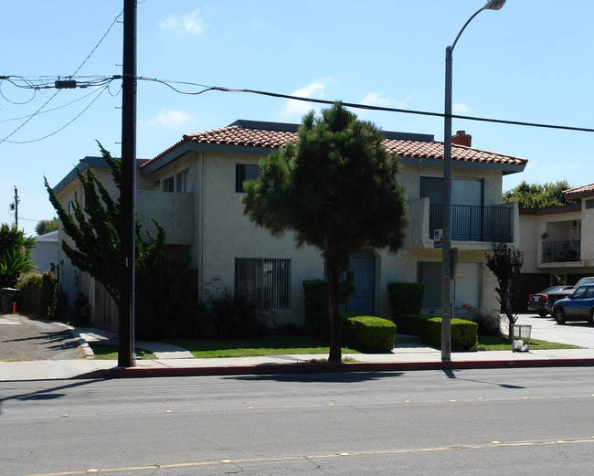 16702 Algonquin St in Huntington Beach, CA - Building Photo - Building Photo