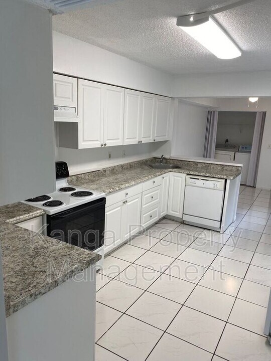 11405 NW 35th St in Coral Springs, FL - Building Photo