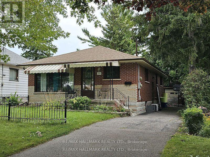 205 Grenfell St in Oshawa, ON - Building Photo
