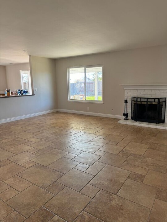 1112 W Coronado St in Upland, CA - Building Photo
