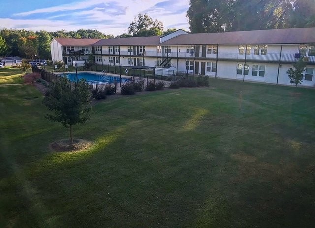 Courtyard Apartments in Opelika, AL - Building Photo