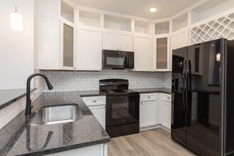 Keystone at Horse Pen Creek in Greensboro, NC - Foto de edificio - Interior Photo