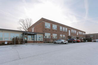 Minnie Hartmann Center in Indianapolis, IN - Foto de edificio - Building Photo