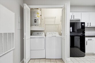 1710 W T C Jester Blvd in Houston, TX - Building Photo - Building Photo